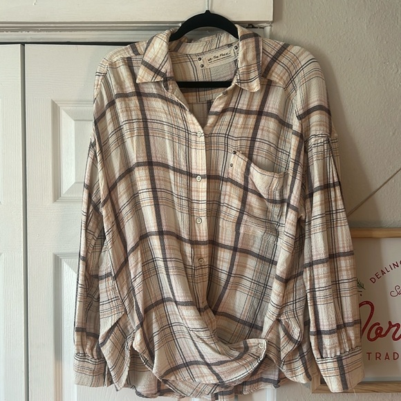 Free people flannel can be worn 2 ways in the front. - Picture 1 of 5